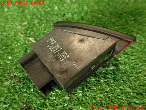 2UPJ-9233586290]アウディ・A4(8KCDN)ハザードスイッチ 中古_3