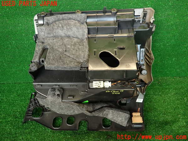 2UPJ-9233587516]アウディ・A4(8KCDN)グローブボックス1 中古_5
