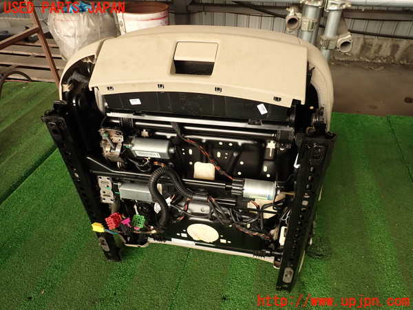 2UPJ-9233587035]アウディ・A4(8KCDN)運転席シート 中古_5