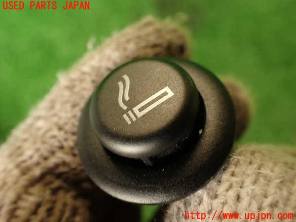 2UPJ-9233587815]アウディ・A4(8KCDN)シガライター 中古_2