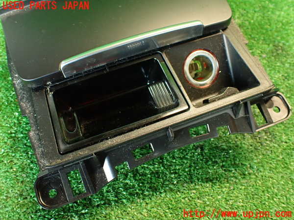 2UPJ-9233587821]アウディ・A4(8KCDN)灰皿1 中古_3