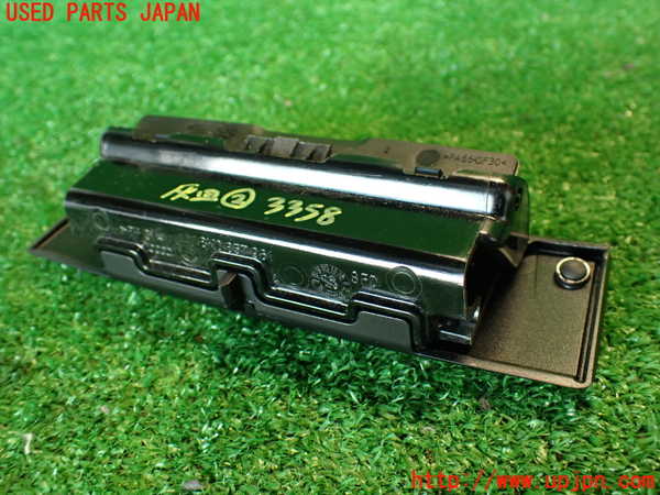 2UPJ-9233587822]アウディ・A4(8KCDN)灰皿2 中古_4