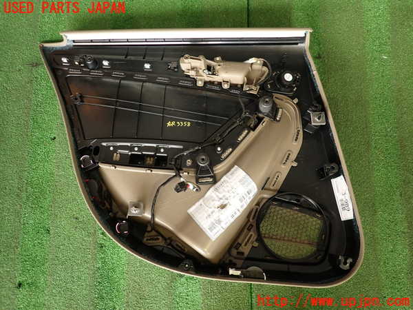 2UPJ-9233581294]アウディ・A4(8KCDN)右後ドア内張り 中古_4