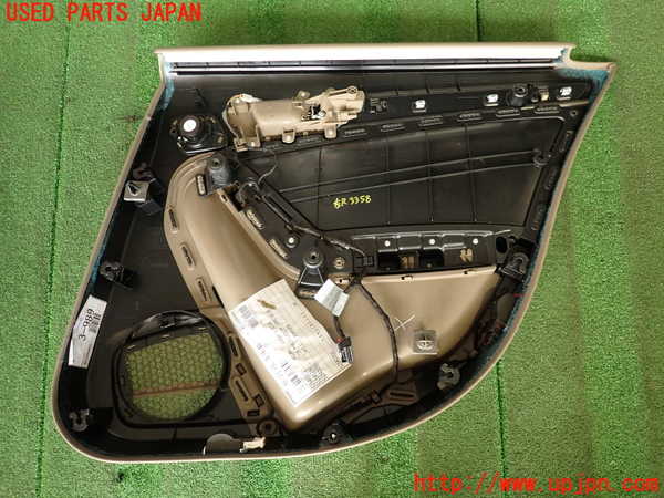 2UPJ-9233581324]アウディ・A4(8KCDN)左後ドア内張り 中古_5