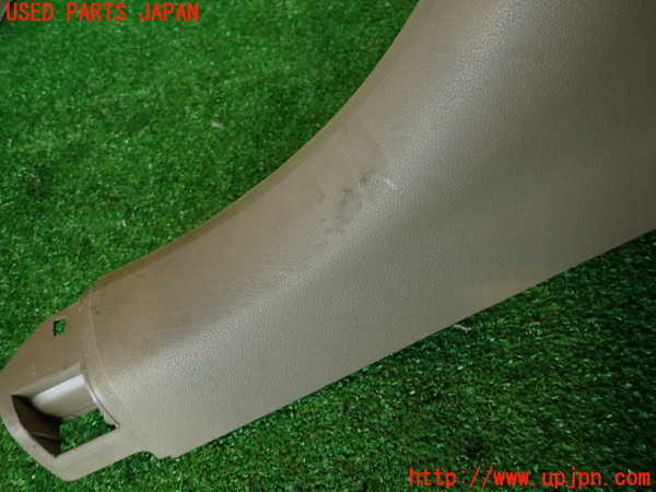 2UPJ-9233587665]アウディ・A4(8KCDN)右センターピラートリム 中古_4