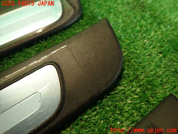 2UPJ-9233587740]アウディ・A4(8KCDN)スカッフプレート 中古_2