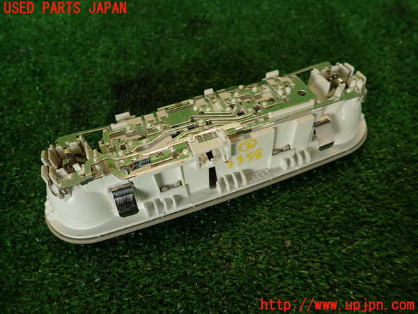 2UPJ-9233586412]アウディ・A4(8KCDN)ルームランプ2 (2列目真中) 中古_4
