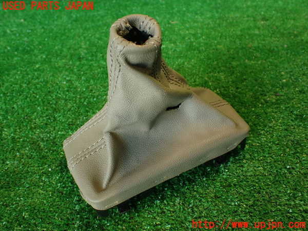 2UPJ-9233587575]アウディ・A4(8KCDN)シフトブーツ (ジャンク品) 中古_2