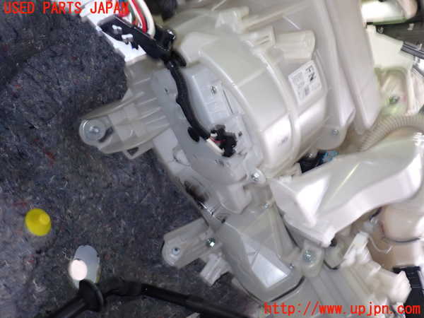 2UPJ-9233606081]レクサス・HS250h(ANF10)エバポレーター1 中古_3