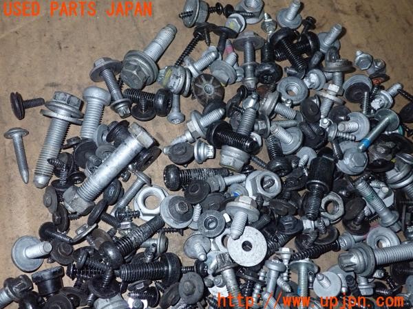 3UPJ=9233610720]BMW 320i(VA20 E90)ネジ・ナット・ステー類 セット ジャンク_2