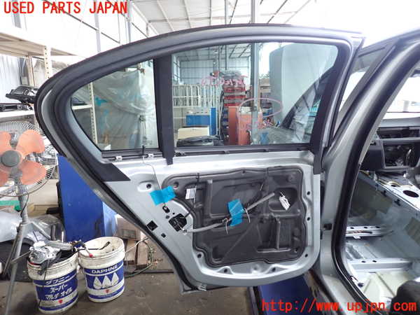 2UPJ-9233611320]BMW 320i E90(VA20)左後ドア 中古 SHATTERPRUFE M272 43R-00083_5