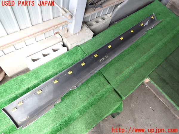 2UPJ-9233611392]BMW 320i E90(VA20)左サイドステップ 中古_3