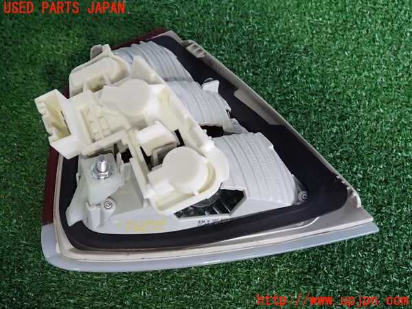 2UPJ-9233611550]BMW 320i E90(VA20)右リアフィニッシャー 中古_2