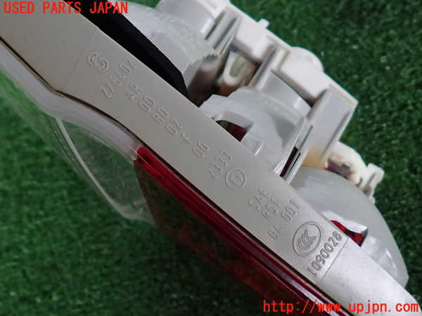 2UPJ-9233611550]BMW 320i E90(VA20)右リアフィニッシャー 中古_3