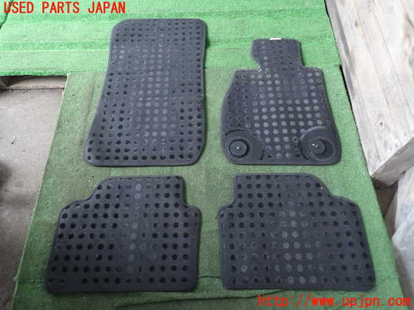 2UPJ-9233617800]BMW 320i E90(VA20)フロアマット 中古_2