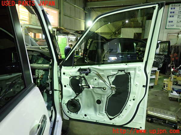 1UPJ-9233621230]セレナ e-POWER(HFC27)右前ドア 中古_5