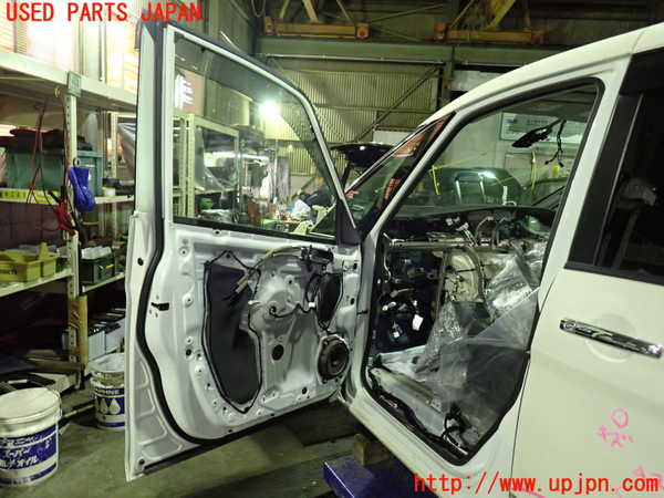 1UPJ-9233621260]セレナ e-POWER(HFC27)左前ドア 中古_5