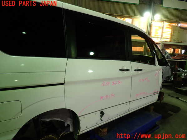 1UPJ-9233621290]セレナ e-POWER(HFC27)右後ドア 中古_2