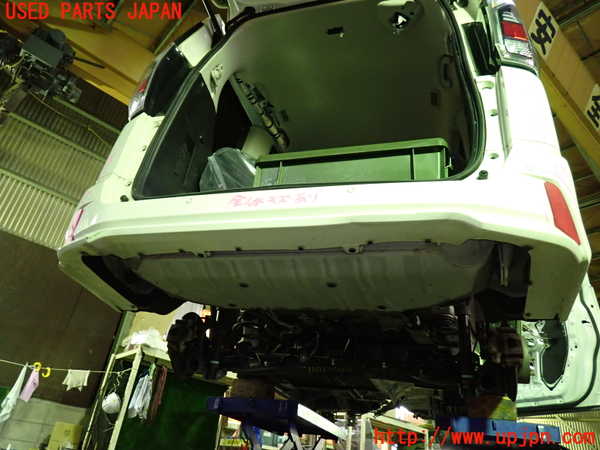 1UPJ-9233621610]セレナ e-POWER(HFC27)リアバンパー 中古_5