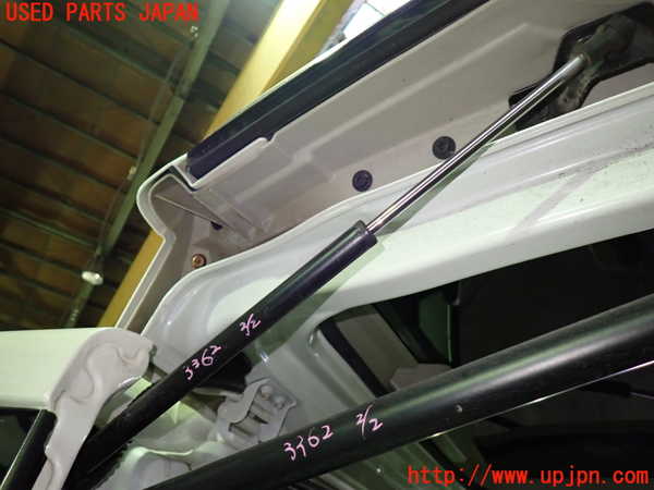 1UPJ-9233621586]セレナ e-POWER(HFC27)バックドアガラスダンパー 中古_2
