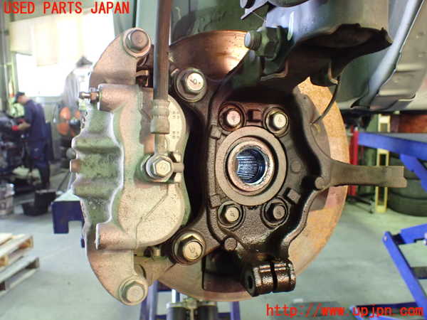 1UPJ-9233624290]セレナ e-POWER(HFC27)右フロントナックルハブ 中古_2