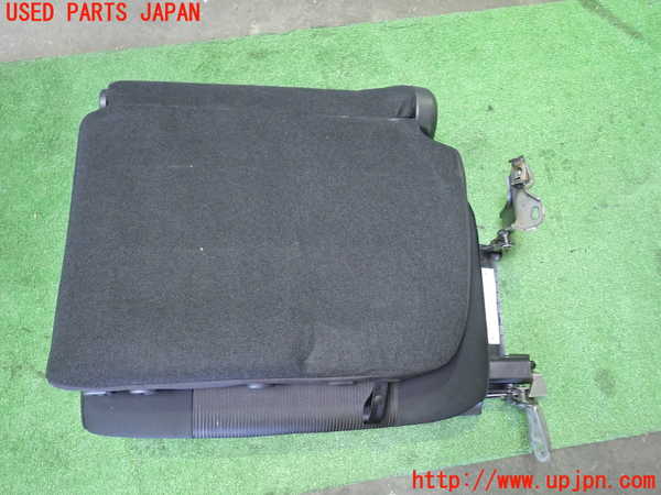 1UPJ-9233627265]セレナ e-POWER(HFC27)左3列目シート 中古_4