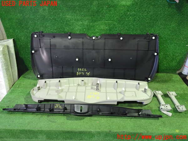 1UPJ-9233621578]セレナ e-POWER(HFC27)バックドア内張り 中古_2