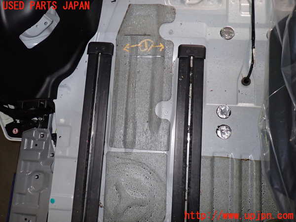 1UPJ-9233627496]セレナ e-POWER(HFC27)シートレール①1 中古_2