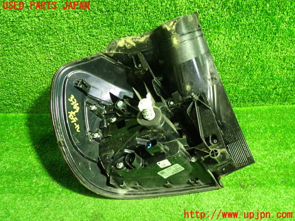 1UPJ-9233631530]ベンツ GLA180(156942)(X156)右テールランプ 中古_3