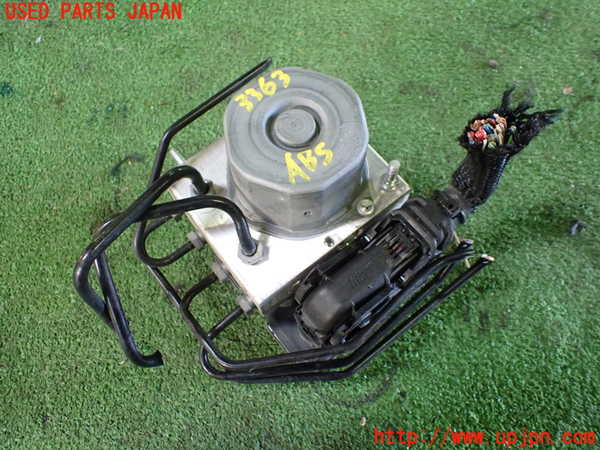 1UPJ-9233634040]ベンツ GLA180(156942)(X156)ABSアクチュエーター 中古_3