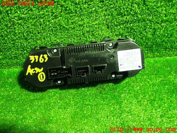 1UPJ-9233636066]ベンツ GLA180(156942)(X156)エアコンスイッチ1 中古_3