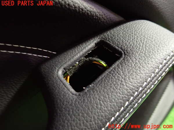 1UPJ-9233631264]ベンツ GLA180(156942)(X156)左前ドア内張り 中古_2
