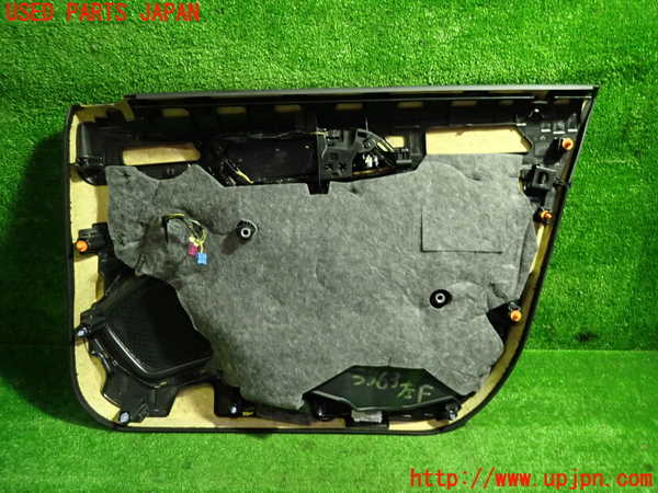 1UPJ-9233631264]ベンツ GLA180(156942)(X156)左前ドア内張り 中古_3