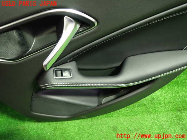 1UPJ-9233631294]ベンツ GLA180(156942)(X156)右後ドア内張り 中古_2