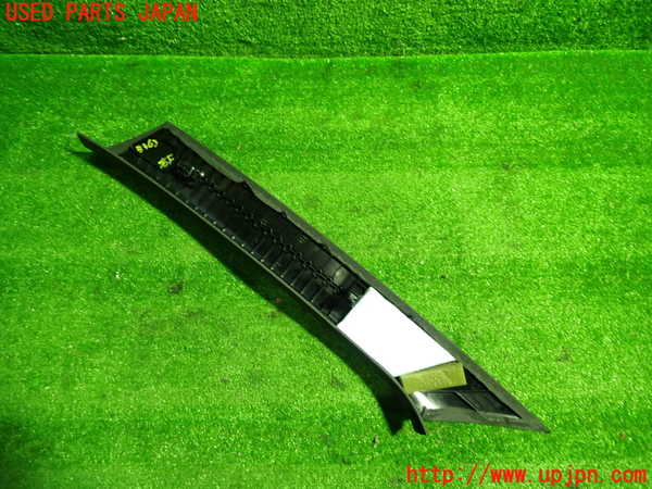 1UPJ-9233637655]ベンツ GLA180(156942)(X156)右フロントピラートリム 中古_3