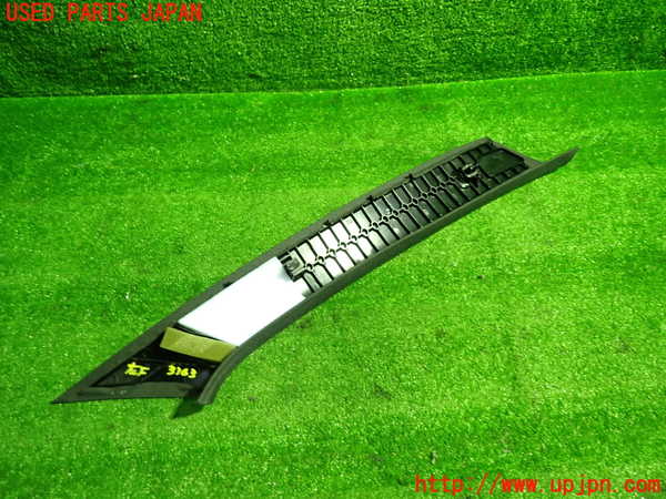 1UPJ-9233637660]ベンツ GLA180(156942)(X156)左フロントピラートリム 中古_4