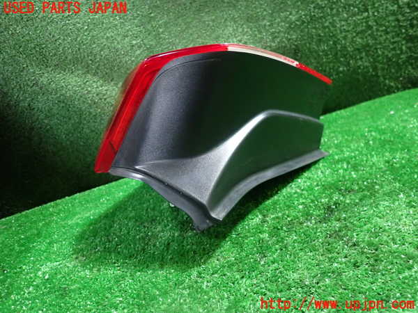 1UPJ-9233661530]ボルボ・XC70(BB6324XC)右テールランプ 中古_3