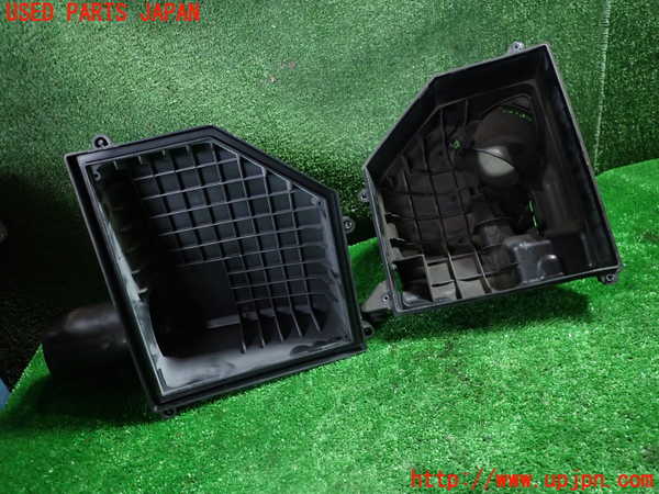 1UPJ-9233662560]ボルボ・XC70(BB6324XC)エアクリーナーボックス 中古_3