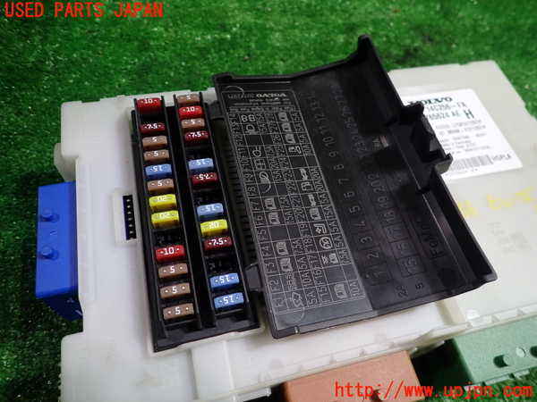 1UPJ-9233666741]ボルボ・XC70(BB6324XC)ヒューズボックス1 中古_3