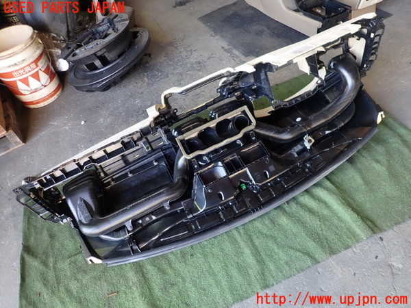 1UPJ-9233667505]ボルボ・XC70(BB6324XC)ダッシュボード 中古_5