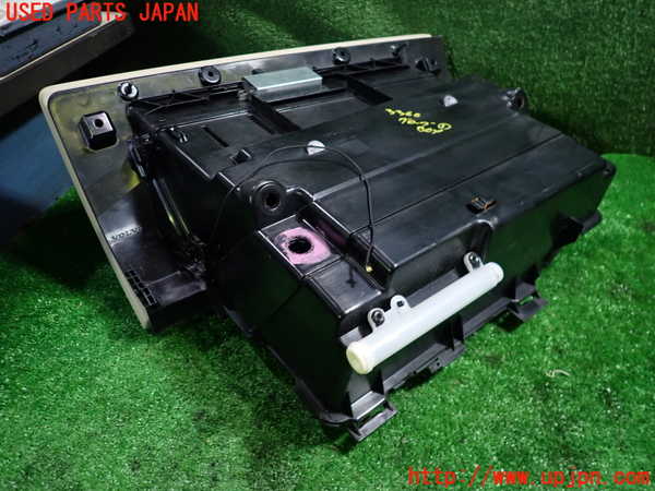 1UPJ-9233667516]ボルボ・XC70(BB6324XC)グローブボックス1 中古_3