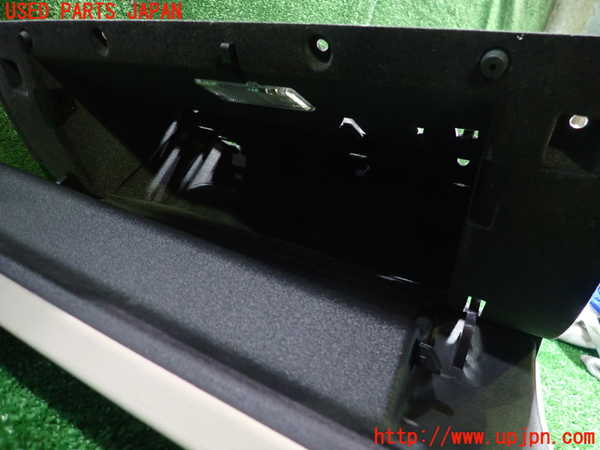 1UPJ-9233667516]ボルボ・XC70(BB6324XC)グローブボックス1 中古_5