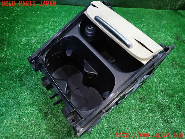 1UPJ-9233667810]ボルボ・XC70(BB6324XC)ドリンクホルダー 中古_4