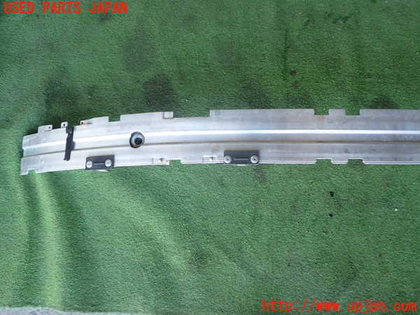 1UPJ-9233671014]BMW 525i(NE25)E60フロントバンパーホースメント 中古_3