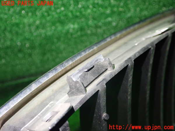 1UPJ-9233671050]BMW 525i(NE25)E60ラジエターグリル 中古_2