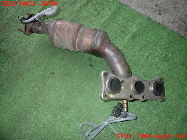 1UPJ-9233672042]BMW 525i(NE25)E60エキマニ2 中古_2