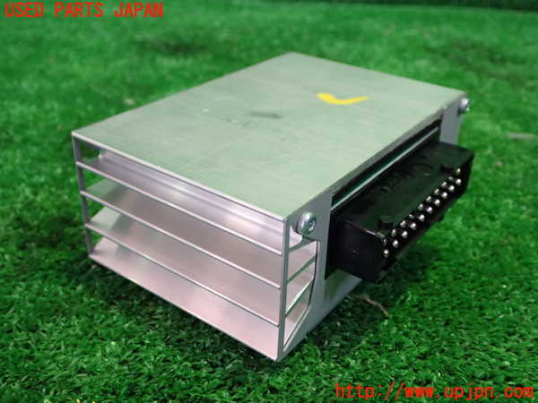 1UPJ-9233676525]BMW 525i(NE25)E60アンプ 中古_3