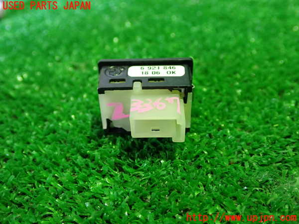 1UPJ-9233676307]BMW 525i(NE25)E60スイッチ2 トランク 中古_2