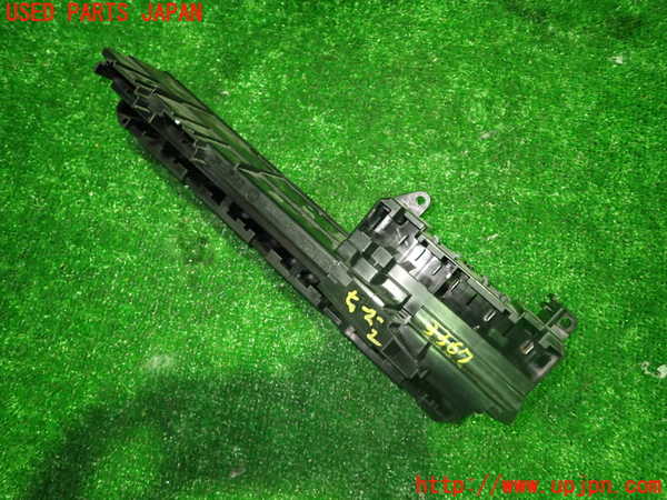 1UPJ-9233676742]BMW 525i(NE25)E60ヒューズボックス2 中古_2