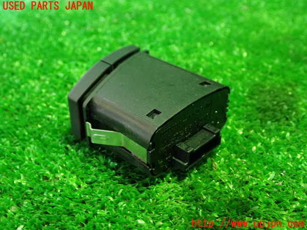 1UPJ-9233676290]BMW 525i(NE25)E60ハザードスイッチ 中古_3